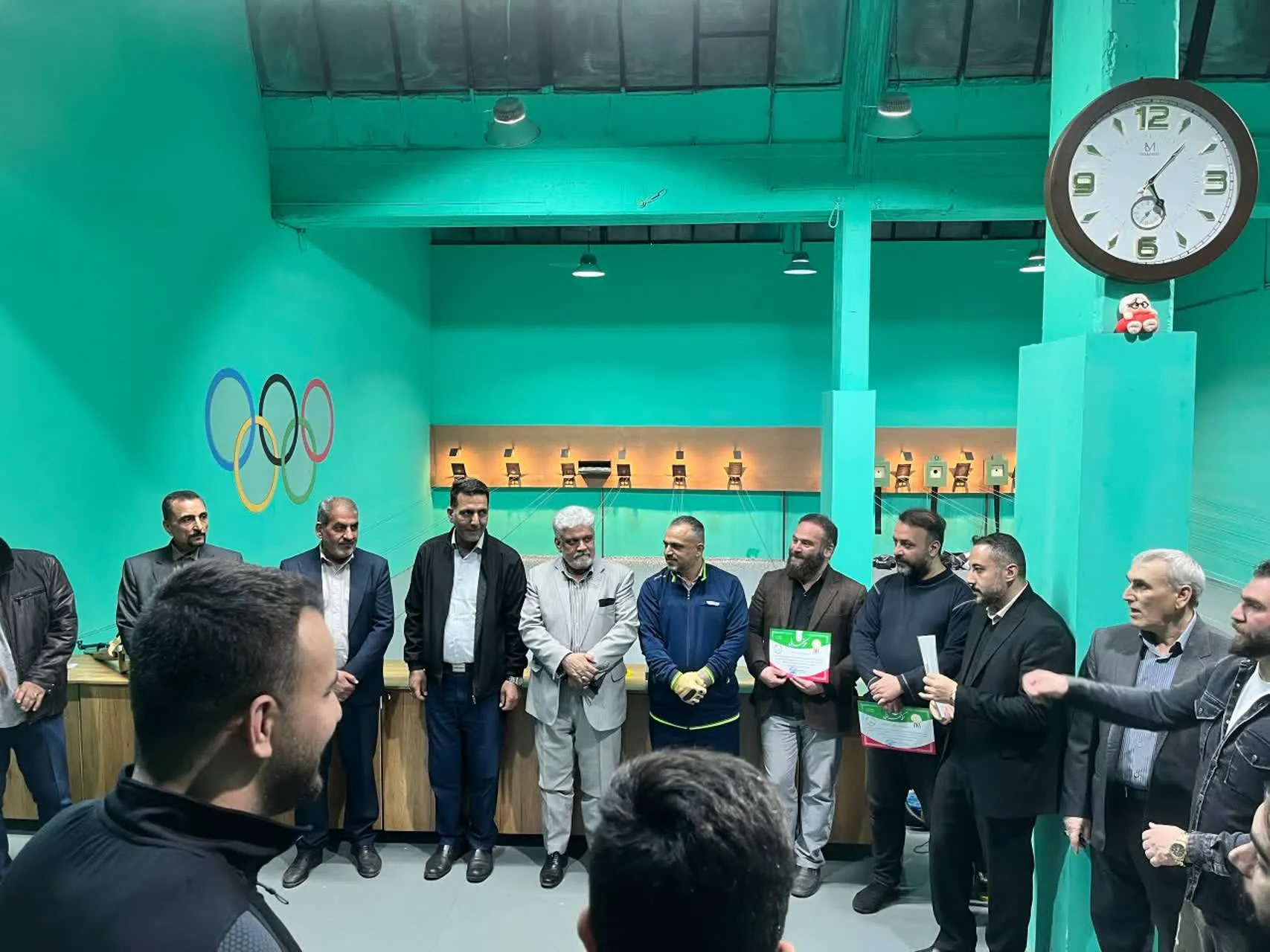 با رفقا......
